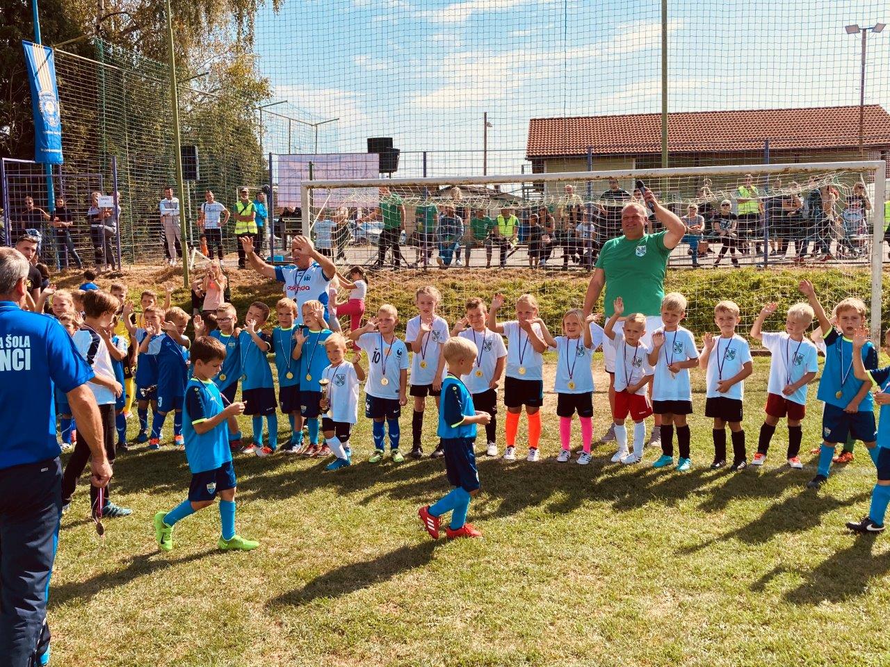 231 rogoznica cup 2020 u7 in u9 (skupinska slika vseh ekip)